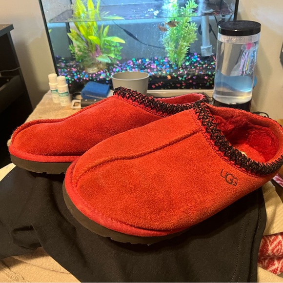 Uggs Tasman “Samba Red”